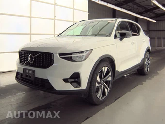 2023 Volvo XC40 B5 Ultimate Dark Theme