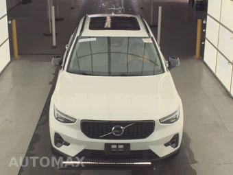 2023 Volvo XC40 B5 Ultimate Dark Theme – miniatura 2