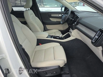 2023 Volvo XC40 B5 Ultimate Dark Theme – miniatura 8