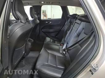 2023 Volvo XC60 B5 Core – miniatura 13