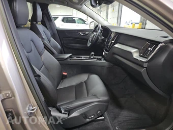 2023 Volvo XC60 B5 Core – miniatura 8