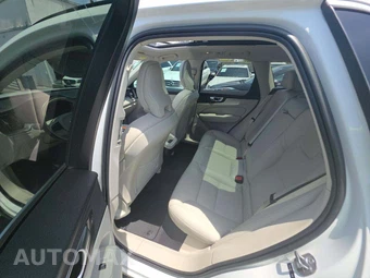 2023 Volvo XC60 B5 Core – miniatura 10