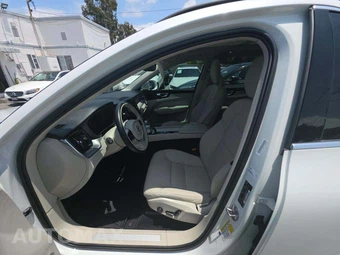2023 Volvo XC60 B5 Core – miniatura 3