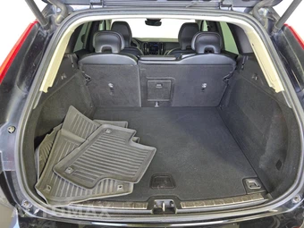 2023 Volvo XC60 B5 Core – miniatura 16