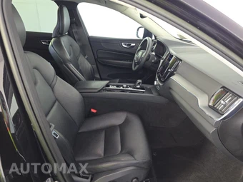 2023 Volvo XC60 B5 Core – miniatura 8