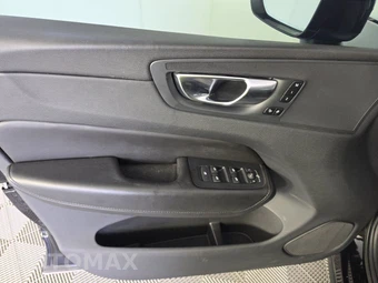 2023 Volvo XC60 B5 Core – miniatura 9