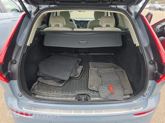 2023 Volvo XC60 B5 Core – miniatura 16