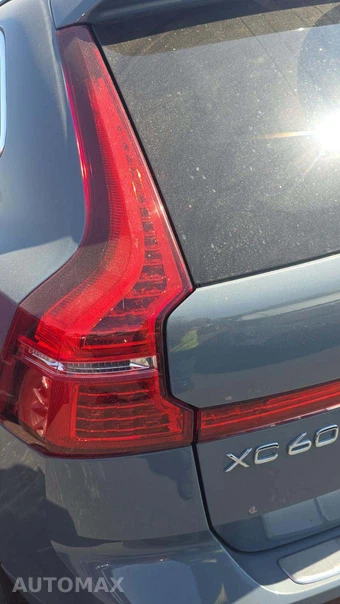 2023 Volvo XC60 B5 Core – miniatura 25