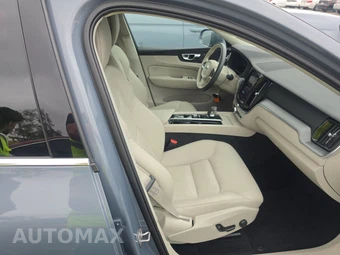 2023 Volvo XC60 B5 Core – miniatura 8