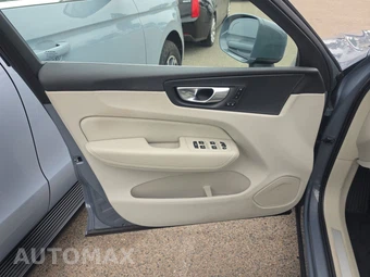 2023 Volvo XC60 B5 Core – miniatura 9
