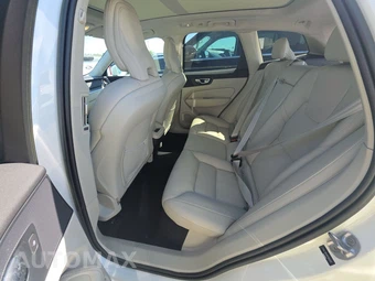 2023 Volvo XC60 B5 Core – miniatura 13