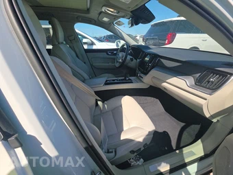 2023 Volvo XC60 B5 Core – miniatura 8