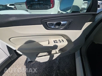 2023 Volvo XC60 B5 Core – miniatura 9