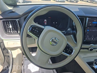 2023 Volvo XC60 B5 Core - miniatura 10