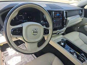 2023 Volvo XC60 B5 Core - miniatura 11