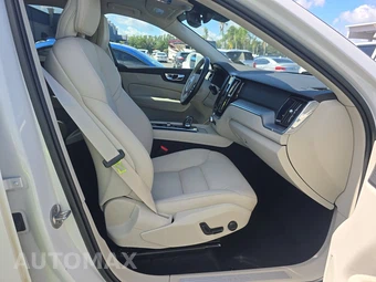 2023 Volvo XC60 B5 Core - miniatura 8