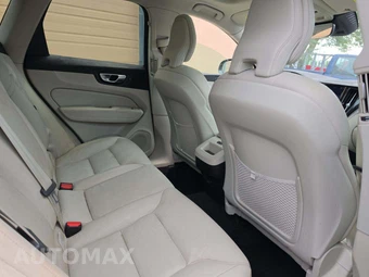 2023 Volvo XC60 B5 Core – miniatura 16