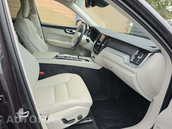 2023 Volvo XC60 B5 Core – miniatura 18