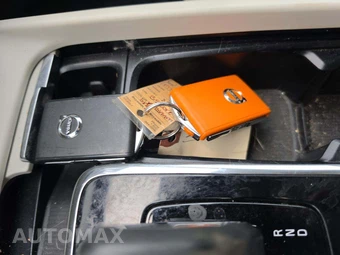 2023 Volvo XC60 B5 Core – miniatura 8
