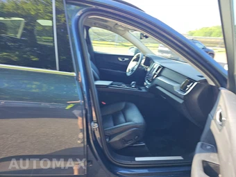 2023 Volvo XC60 B5 Core – miniatura 8