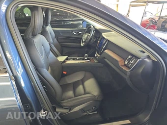 2023 Volvo XC60 B5 Plus Bright Theme – miniatura 8