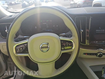 2023 Volvo XC60 B5 Plus Bright Theme - miniatura 10