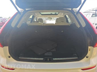 2023 Volvo XC60 B5 Plus Bright Theme - miniatura 16