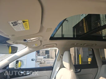 2023 Volvo XC60 B5 Plus Bright Theme - miniatura 19