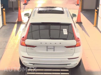 2023 Volvo XC60 B5 Plus Bright Theme - miniatura 5