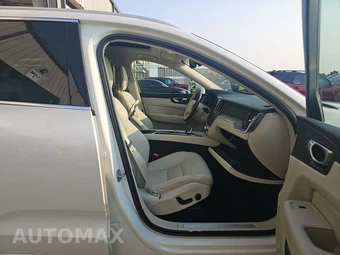 2023 Volvo XC60 B5 Plus Bright Theme - miniatura 8