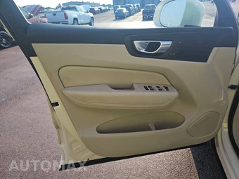 2023 Volvo XC60 B5 Plus Bright Theme - miniatura 9