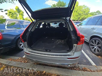 2023 Volvo XC60 B5 Plus Bright Theme – miniatura 14