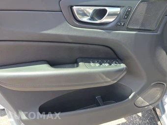 2023 Volvo XC60 B5 Plus Bright Theme – miniatura 3