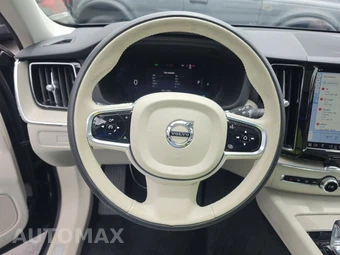 2023 Volvo XC60 B5 Plus Bright Theme – miniatura 10
