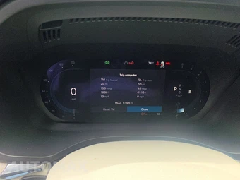 2023 Volvo XC60 B5 Plus Bright Theme – miniatura 12