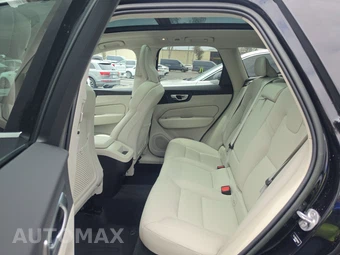 2023 Volvo XC60 B5 Plus Bright Theme – miniatura 13