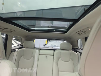 2023 Volvo XC60 B5 Plus Bright Theme – miniatura 23