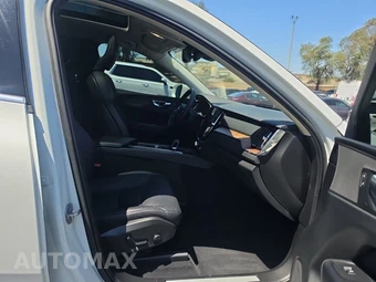 2023 Volvo XC60 B5 Plus Bright Theme – miniatura 8