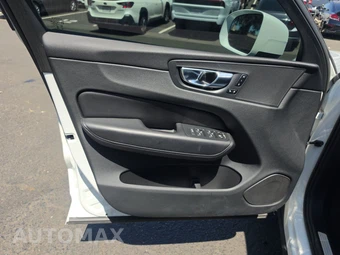 2023 Volvo XC60 B5 Plus Bright Theme – miniatura 9