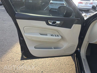 2023 Volvo XC60 B5 Plus Bright Theme – miniatura 9
