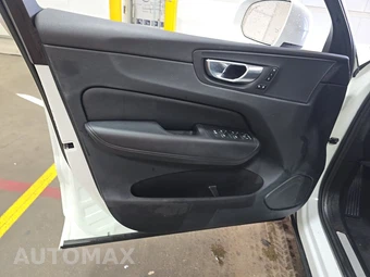 2023 Volvo XC60 B5 Plus Bright Theme – miniatura 9