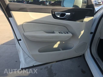 2023 Volvo XC60 B5 Plus Bright Theme – miniatura 9