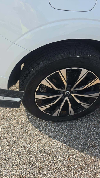 2023 Volvo XC60 B5 Plus Bright Theme - miniatura 24