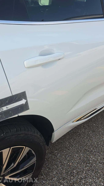 2023 Volvo XC60 B5 Plus Bright Theme - miniatura 27
