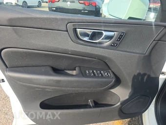 2023 Volvo XC60 B5 Plus Bright Theme - miniatura 9