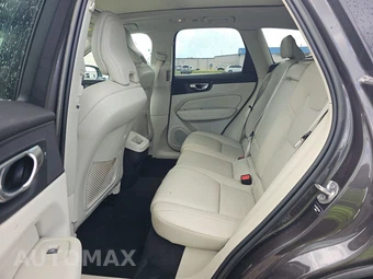 2023 Volvo XC60 B5 Plus Bright Theme – miniatura 13