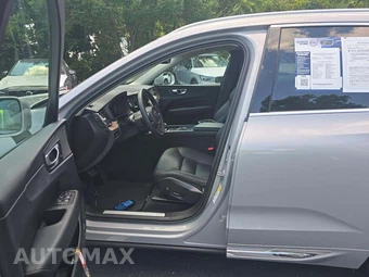 2023 Volvo XC60 B5 Plus Bright Theme – miniatura 3
