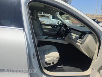 2023 Volvo XC60 B5 Plus Bright Theme – miniatura 8