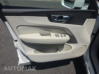 2023 Volvo XC60 B5 Plus Bright Theme – miniatura 9