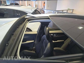 2023 Volvo XC60 B5 Plus Bright Theme - miniatura 12